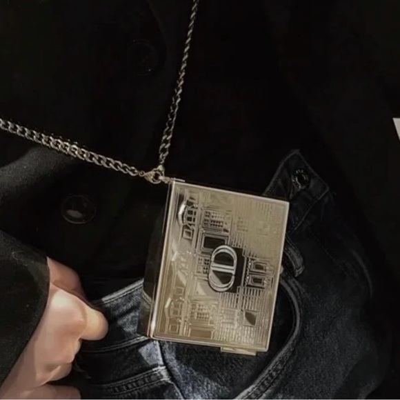 Like new DIOR limited edition rouge metal minaudiere case clutch bag Giftable - Picture 5 of 7